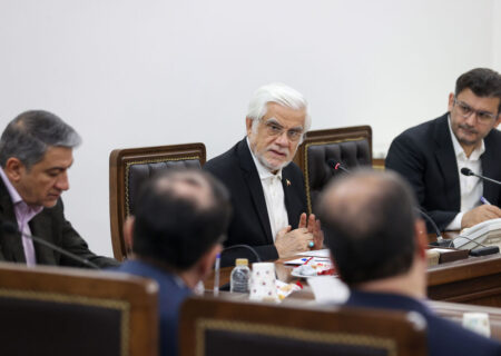 عارف: اجازه نمی‌دهیم با سفره مردم شوخی کنند/ ۴ راهبرد دولت برای بهبود معیشت مردم