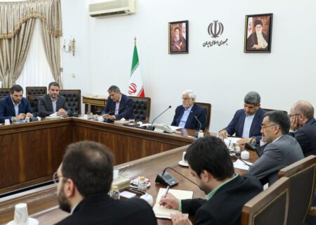 عارف بر استفاده از فناوری‌های مدرن برای خودکفایی در تولید اقلام کشاورزی و غذایی تأکید کرد