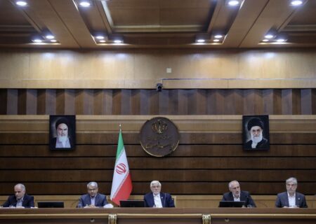 عارف: جامعه در پرداخت مالیات نباید احساس ظلم کند