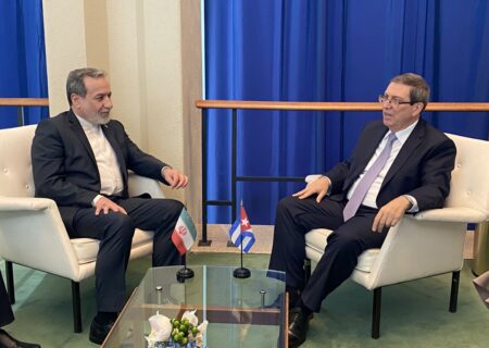 عراقچی با وزیر خارجه کوبا دیدار و گفت وگو کرد