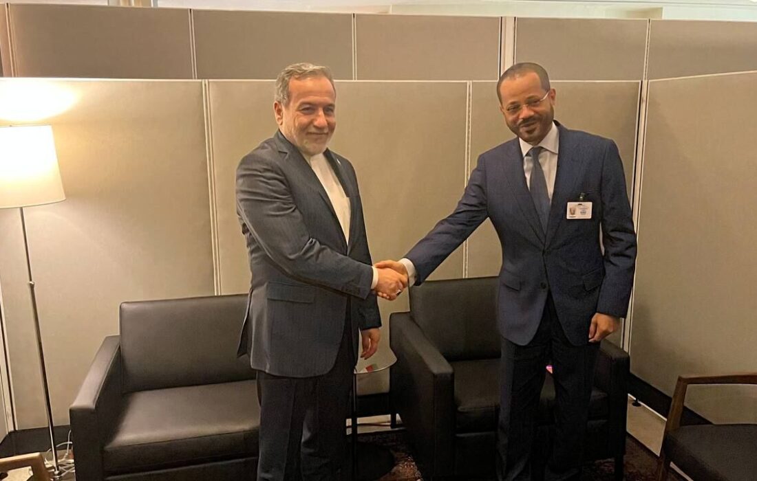 عراقچی با وزیر امور خارجه عمان دیدار و گفت وگو کردند