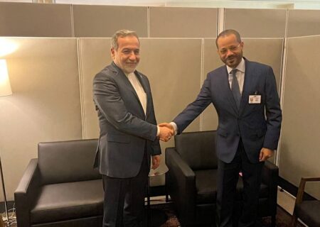 عراقچی با وزیر امور خارجه عمان دیدار و گفت وگو کردند