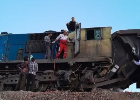 برخورد لوکوموتیو با واگن قطار در اردکان یزد ۲ مصدوم برجا گذاشت