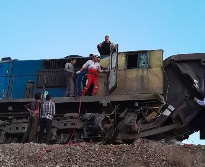 برخورد لوکوموتیو با واگن قطار در اردکان یزد ۲ مصدوم برجا گذاشت