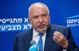 وزیر جنگ اسبق رژیم صهیونیستی: نتانیاهو با مواضع متناقض به دنبال منحرف کردن افکار عمومی است