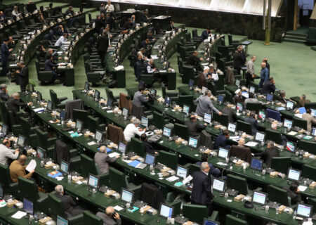 ساعات کار کارکنان ۴۴ ساعت تعیین شد/ ارجاع دوباره اصلاح تعطیلی پنجشنبه‌ها به کمیسیون