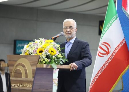 مومنی: ۳۰۳ میلیون دلار پیش پرداخت های قطارهای شهری کشور نهایی شد