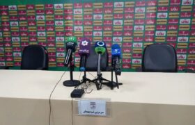 سرمربی تیم فوتبال استقلال تهران در نشست خبری حاضر نشد