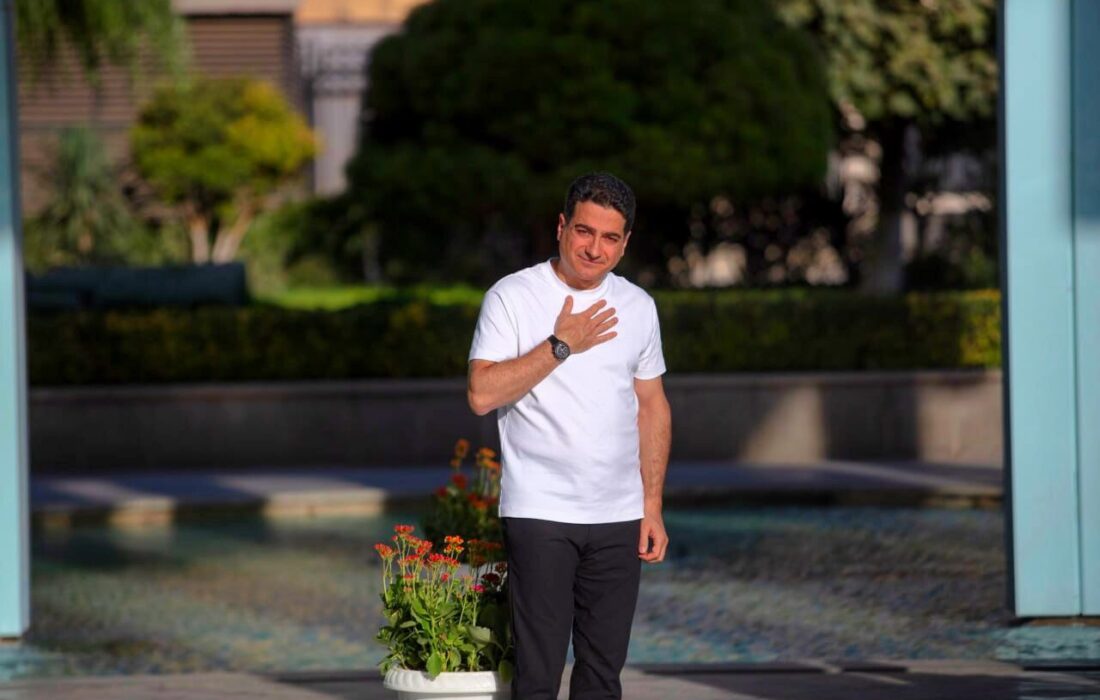 چرا همایون شجریان میتواند در دوبی کنسرت خیابانی بگذارد اما در تهران نه؟