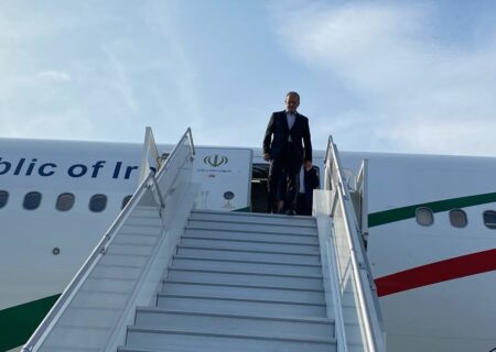 پزشکیان وارد بندرعباس شد