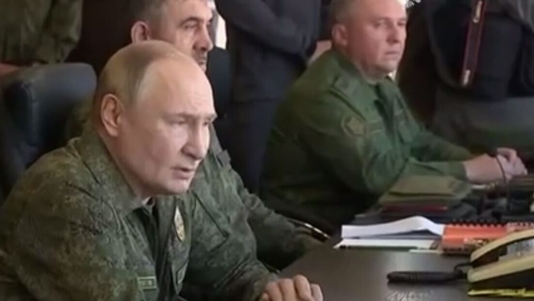پوتین با لباس نظامی از رزمایش مشترک روسیه-بلاروس بازدید کرد