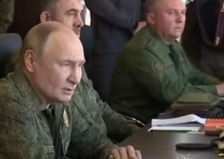 پوتین با لباس نظامی از رزمایش مشترک روسیه-بلاروس بازدید کرد