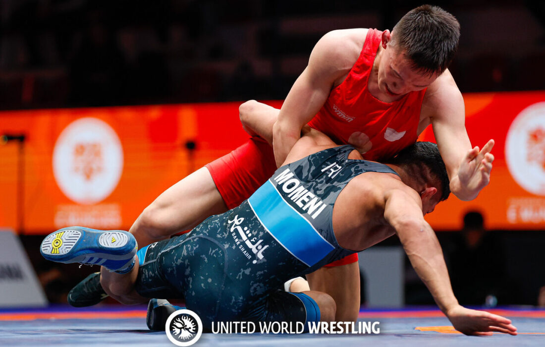 مومنی از دور رقابتهای کشتی آزاد قهرمانی جهان در زاگرب حذف شد