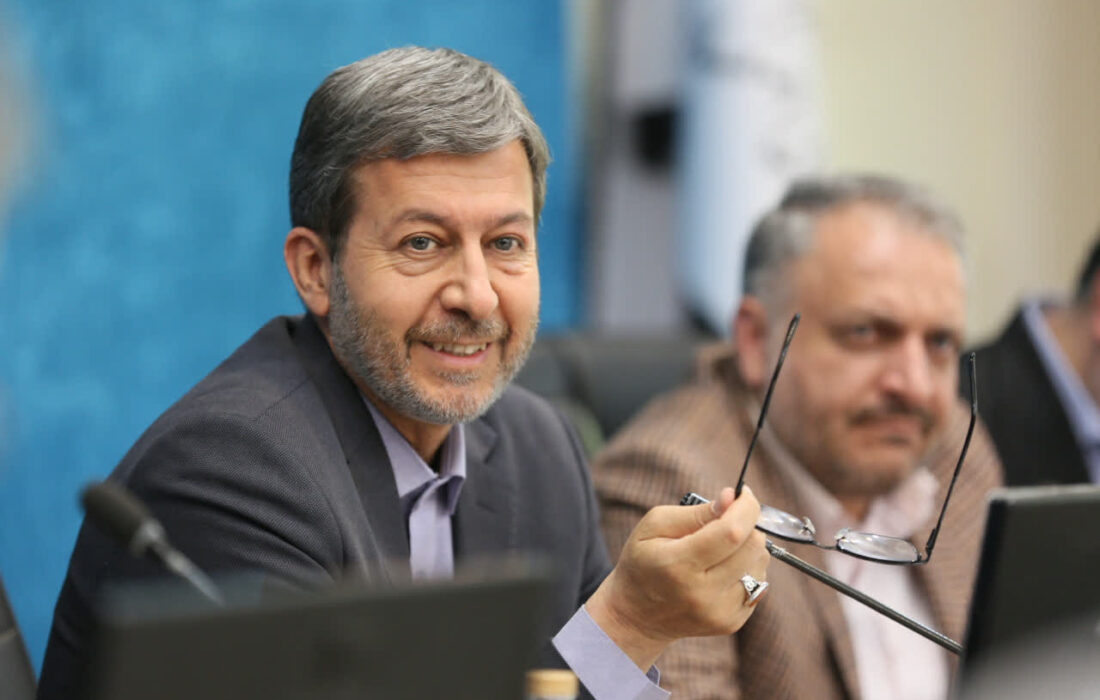 پیگیری جدی تامین مالی و اجرای پروژه‌های خورشیدی در استان اصفهان