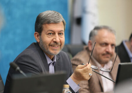 پیگیری جدی تامین مالی و اجرای پروژه‌های خورشیدی در استان اصفهان