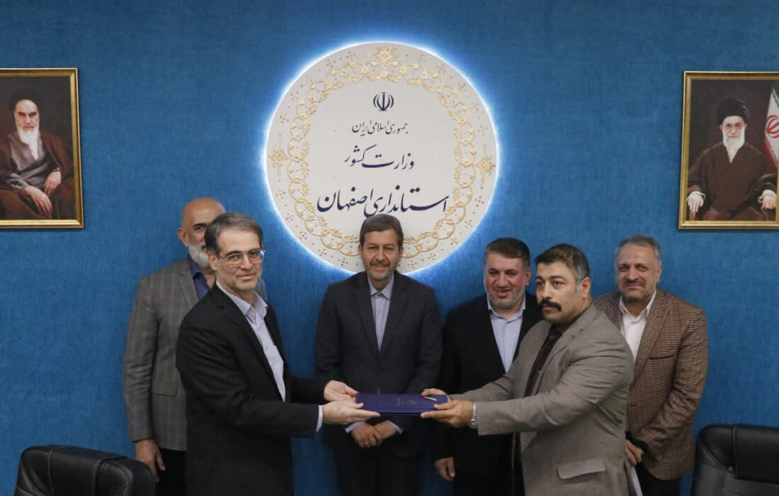 انعقاد ۲ تفاهم نامه احداث نیروگاه خورشیدی در استان اصفهان