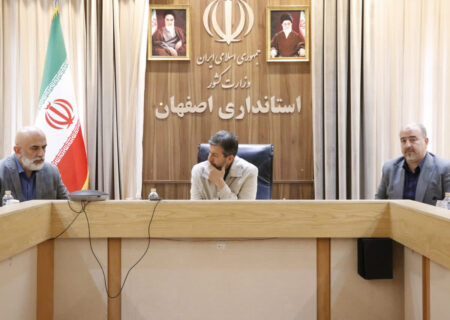 معاون استاندار اصفهان : پایش زاینده‌رود با تصاویر ماهواره‌ای کلید می‌خورد