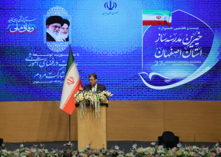 استاندار اصفهان: عدالت را باید ساخت