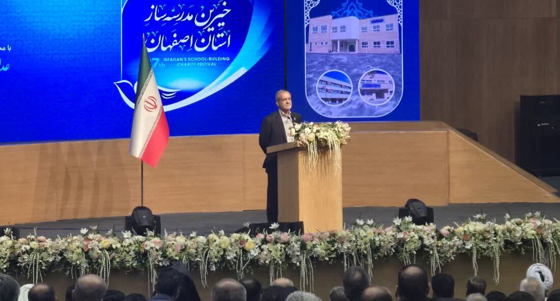 هر فرد در جامعه باید مسئولیت خود را در ساختن آینده کشور به دوش بگیرد