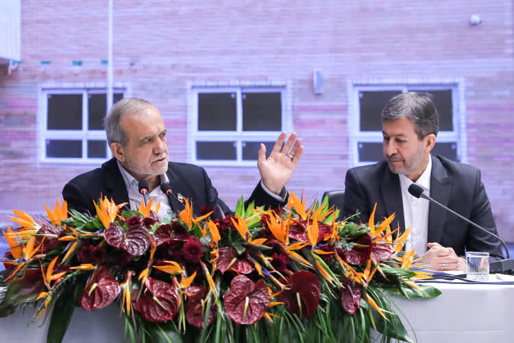 نشست ویژه رئیس‌جمهور با استاندار و نمایندگان اصفهان برای حل بحران‌های آب، آلودگی هوا، محیط زیست و قطار سریع‌السیر 