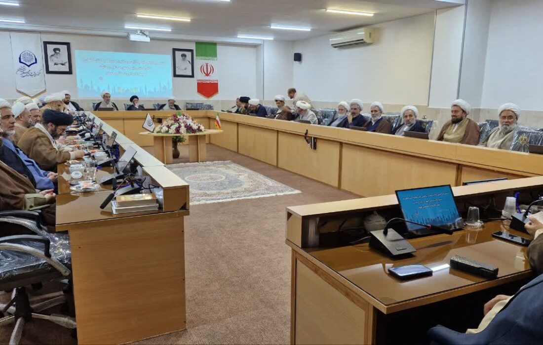 جلسه هم‌اندیشی مشاور رئیس‌جمهور با مدیران حوزه علمیه اصفهان