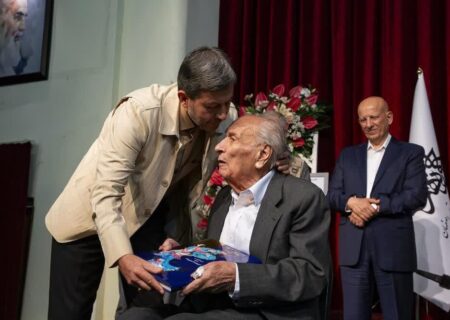 هنرمندان میراث زنده ما هستند