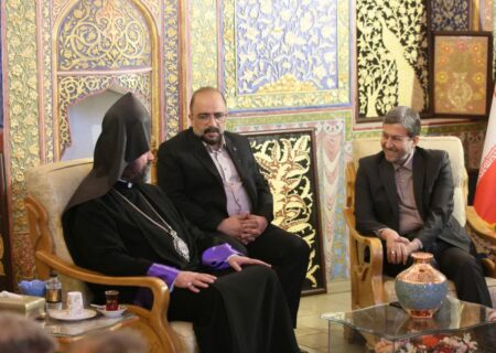 اصفهان مظهر وحدتی است که به روحانیون مسیحی تعلیم داده می‌شود