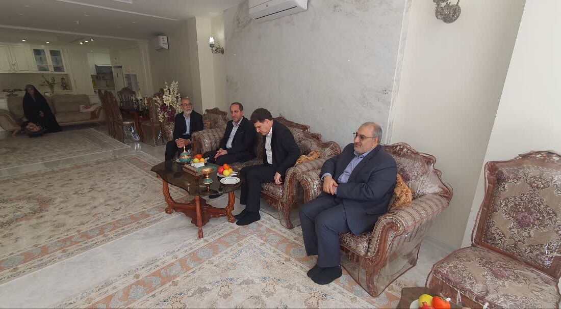 دیدار معاون سیاسی وزیر کشور با خانواده شهید “عمران رفیعی”