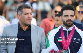 بوسه علیرضا معینی بر پرچم ایران در تاریخ ماندگار شد