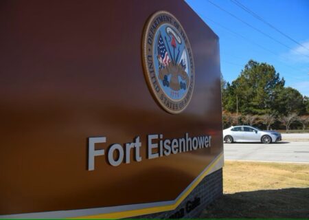 انتقال مقامات ارشد آمریکایی به پایگاه های نظامی پس از ترور چارلی کرک