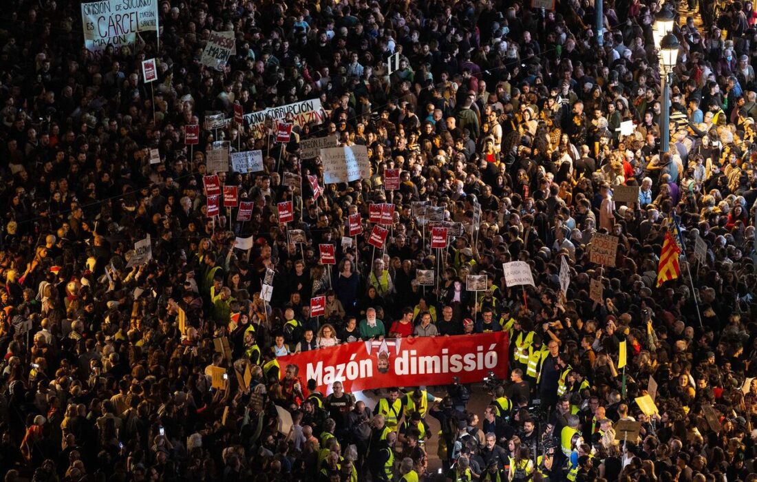 دهها هزار اسپانیایی در سالگرد سیل مرگبار تظاهرات کردند