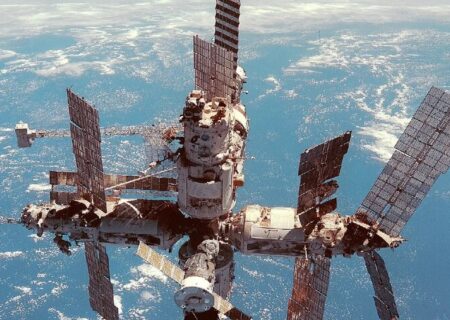 چند ایستگاه فضایی تاکنون در مدار زمین وجود داشته‌اند؟