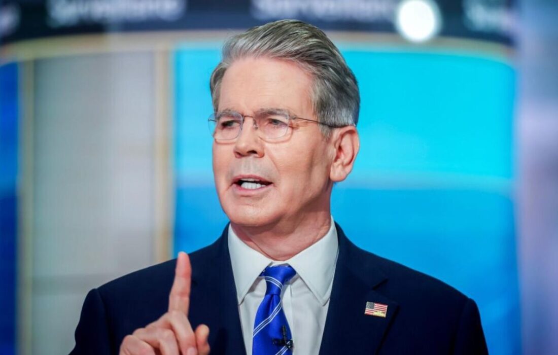 وزیر خزانه‌داری آمریکا نسبت به احتمال قطع حقوق نظامیان این کشور هشدار داد