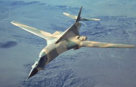 واشنگتن پست: آمریکا دو بمب افکن خود را در نزدیکی ونزوئلا به پرواز درآورد