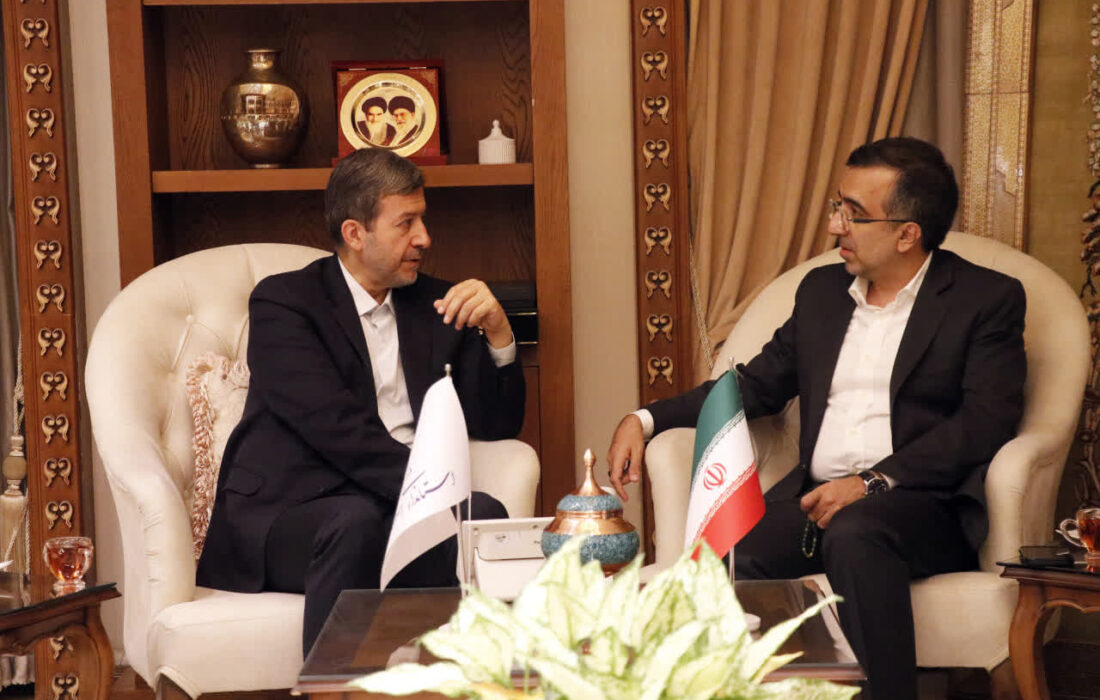 خواستار توسعه شبکههای فیبر نوری در اصفهان هستیم