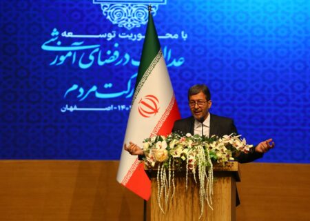 تاکید استاندار اصفهان بر ضرورت پیوند میان مهارت و تولید