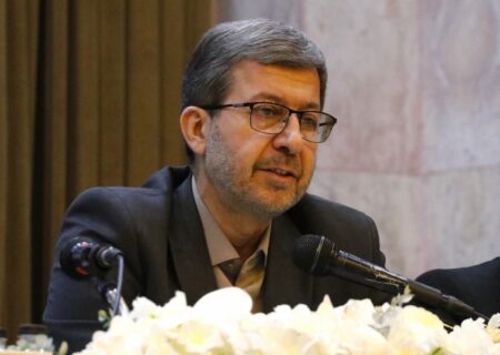تأکید استاندار اصفهان بر اتمام پروژه‌های نیمه‌تمام و مقابله هوشمندانه با “جنگ اقتصادی”