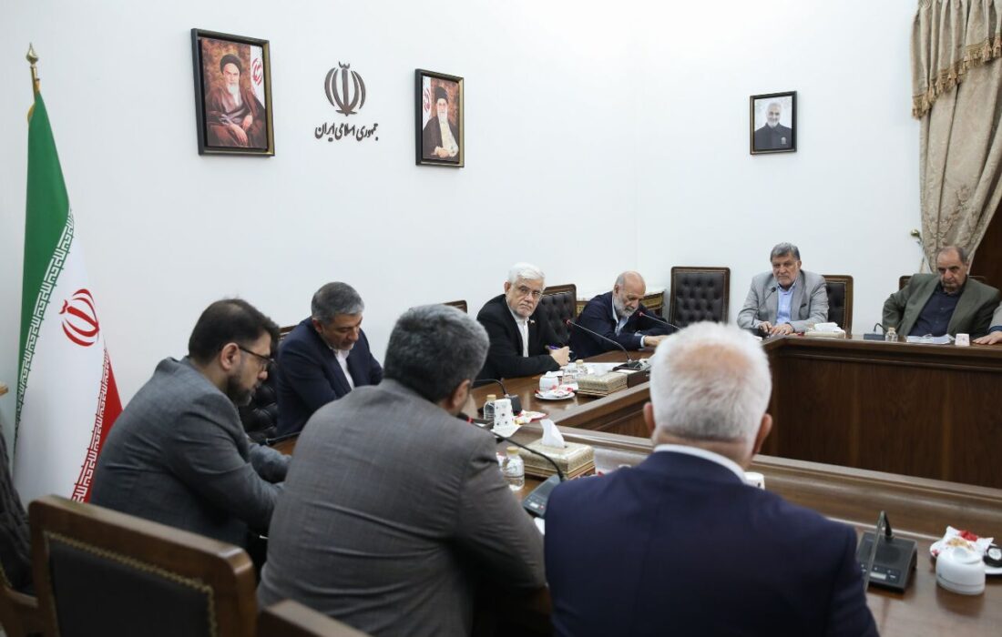 عارف: باید زنجیره تأمین و تولید کالاهای اساسی به عهده بخش خصوصی باشد