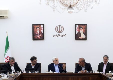 عارف: دولت هیچ تصمیمی بر خلاف منافع عشایر نمی‌گیرد