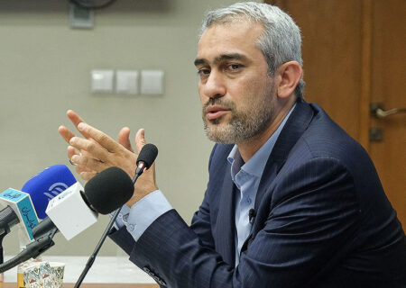 وزیر اقتصاد: درج نرخ‌ها و عوارض در بودجه سنواتی فسادزاست