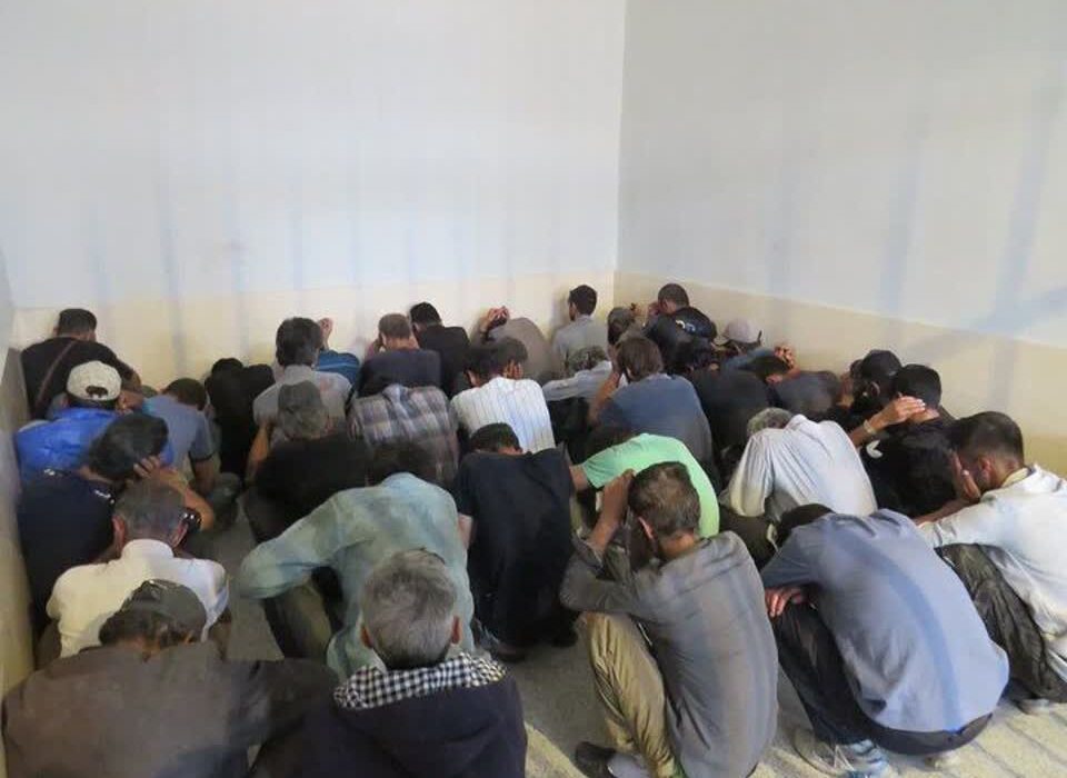 ۳۲ نفر خرده فروش مواد مخدر در لنجان دستگیر شدند