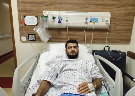 علیرضا مهمدی پای خود را جراحی کرد