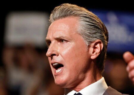 از ترامپ شکایت می‌کنم