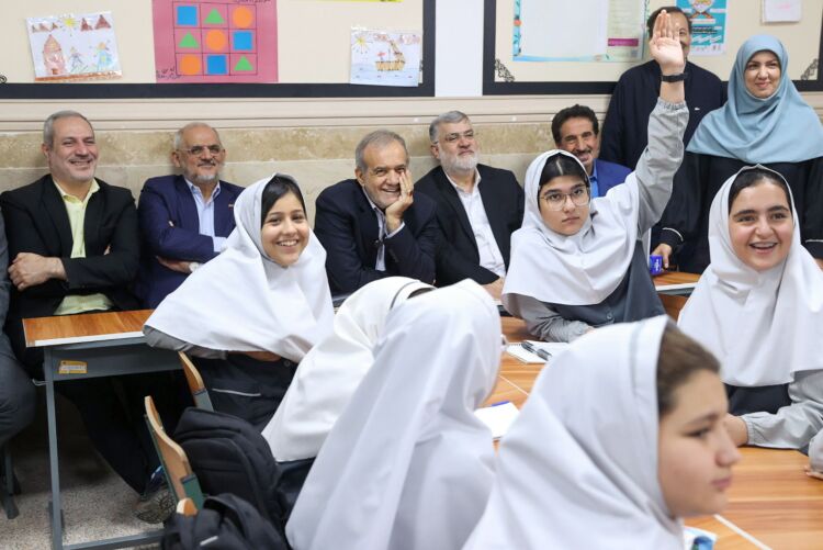 رئیس جمهور: با مشارکت خانوادهها نابرابری آموزشی را از میان برمیداریم