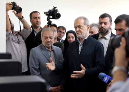 پزشکیان: شکستن قالب‌های ذهنی و باور به امکان تغییر، شرط اصلی هر تحول است