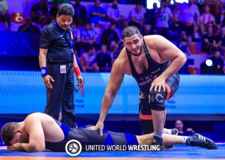 صعود قاطع فرخی و هدایتی به فینال کشتی فرنگی امیدهای جهان