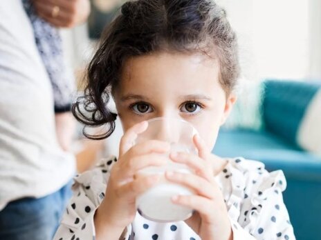 شیر واقعاً بچهها را قد بلند میکند؟