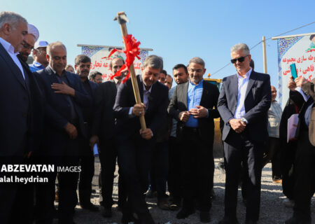 کلنگ‌ بیش از ۱۹۰ میلیارد ریال پروژه شهری در چرمهین برزمین زده شد/عظم مدیریت شهری در اجرای پروژه‌های عمرانی و زیرساختی ستودنی است