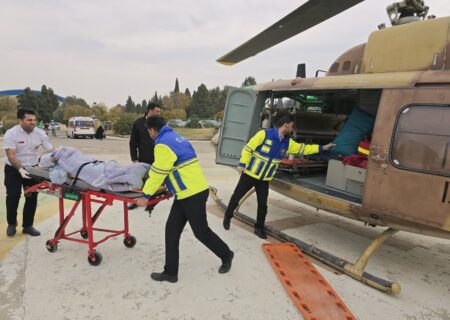 انتقال هوایی مصدومین حادثه واژگونی اتوبوس مسافربری در سمیرم