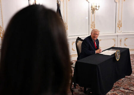 توهین دوباره رئیس جمهور آمریکا؛ ترامپ خبرنگار را احمق خواند